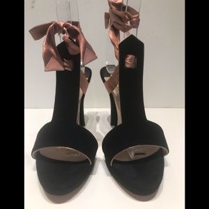 OJour Black strappy sandal pink lace up